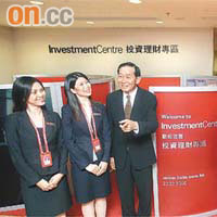 王冬勝（左三）表示，滙豐希望可以維持在按揭市場的佔有率。	（黎達豪攝）