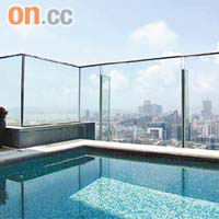 中國海外澳門項目寰宇天下，頂層獨立屋「天池」設私家泳池。
