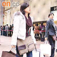 據報告顯示，香港是大中華區消費者最熱衷的奢侈品購物中心。