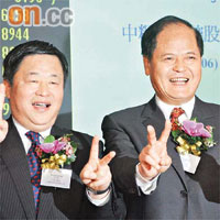 中糧集團董事長寧高寧（左）對中糧包裝股價表示滿意。	（黎達豪攝）