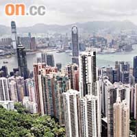 內地人認為在港置業是身份象徵，尤其喜愛購買香港豪宅。