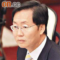 陳健波已向金管局反映有關在港開拓人民幣保單業務的意見。