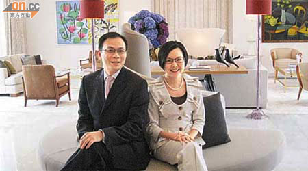 李簡鳳玲（右）稱，懿薈住客會所面積逾一萬方呎，設計猶如住客的私人大屋。