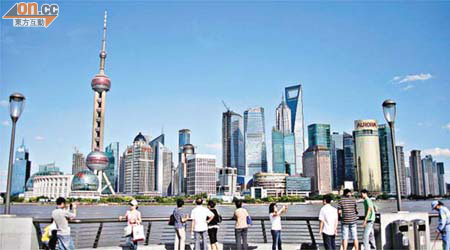 惠譽下調中國明年及一二年的經濟增長預測至8.6%及8.7%。