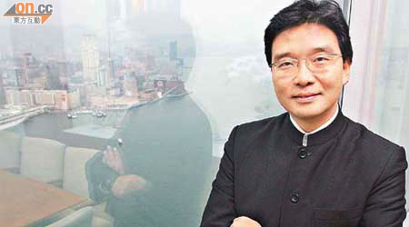 瑞銀亞洲地產及休閒產業主管王震宇認為，香港樓市成為內資流轉嘅目的地，若樓市繼續升，地產股好難跌。