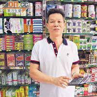 藥房老闆劉先生料未來藥材價格回落，建議市民不應大量入貨。