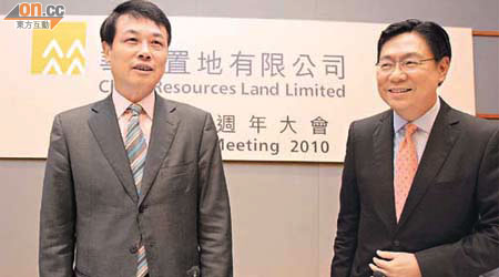 潤置董事長王印（左）指調控暫無影響集團銷售策略。右為獨立非執董馬時亨。	（資料圖片）