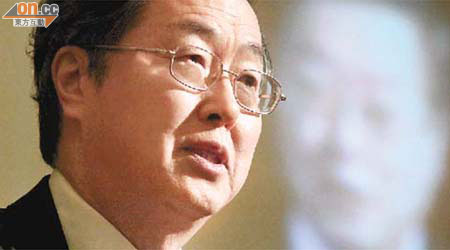 中央經濟會議首日，周小川領導的人行宣布調高存備率0.5個百分點。