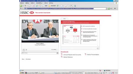 滙控主席范智廉（右）及CEO歐智華（左）透過視像形式發布業績。