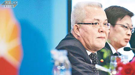 中石油副董事長周吉平（左）表示，日本地震對全球能源市場造成衝擊。（霍振鋒攝）