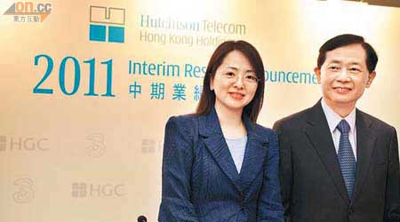 和電香港行政總裁黃景輝（右）表示，旗下3香港將於年底推4G LTE服務，左為財務總裁陳婉真。（黃仲民攝）