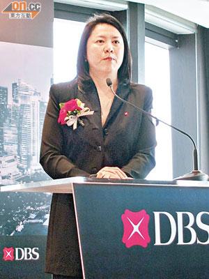 王潔鳳稱，該行未來五年將投資十五億元在香港及新加坡兩大市場的財富管理業務。