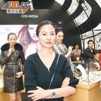 購物展參展商反應<br>COSI MODA產品經理陳思正：北京購物展日均營業額約二萬元，差於長春的表現，估計與一線城市競爭較大有關。