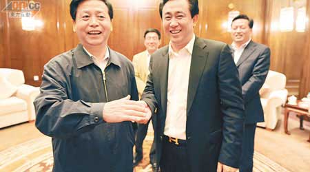 恒大擬加碼投資黑龍江。左為黑龍江省省長王憲魁，右為許家印。