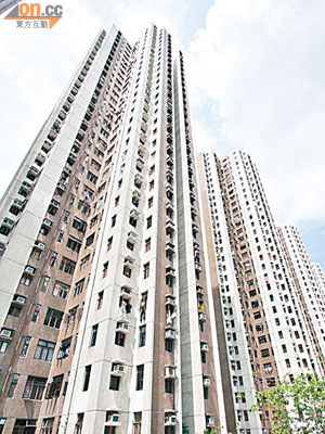 綠楊新邨有三房戶呎價跌穿五千元。