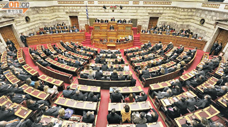 希臘國會通過一二年財政預算案，為獲得歐盟新一筆援助掃除障礙。