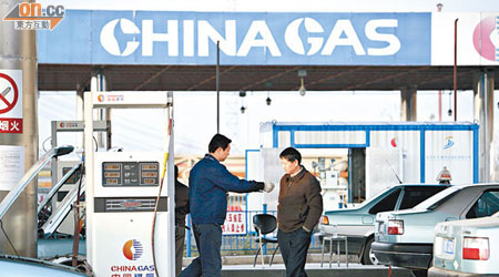 富地石油與劉明輝各向合資公司注資七億元，作為對中燃的策略性投資。