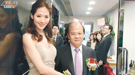 富昌金融主席郭俊偉（右）原來同「翻版林志玲」林莉（左）都係「家己冷」。