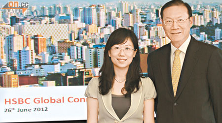 滙豐香港工商業務主管陳樑才（右）表示，滙豐手上的SFGS申請約700宗。（孫冰玉攝）