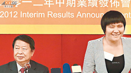 紫金陳景河（左）表示，預計公司下半年經營狀況會有所改善。（陳章存攝）