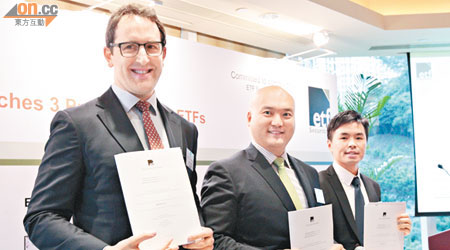 ETF Securities（HK）預料亞洲商品基金市場快速增長。中為亞太區董事總經理Fred Jheon。（蘇文傑攝）