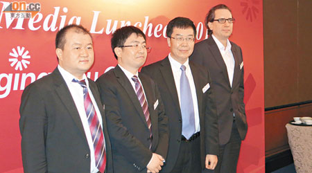 中興呂錢浩（左一）表示，今年將加大智能手機方面的廣告開支。