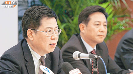 太平董事長王濱（左）有信心明年能實現總保費規模、總資產、純利翻一番的目標。（羅錦鴻攝）