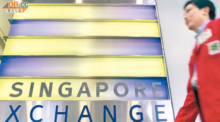 新加坡的股市同樣是基金大戶的天下，散戶投資者也得靠邊站。