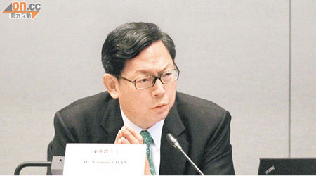 金管局總裁陳德霖指日本推量寬措施，日圓套利盤資金可能流入亞洲地區，但暫未見有資金流入香港。（陳章存攝）