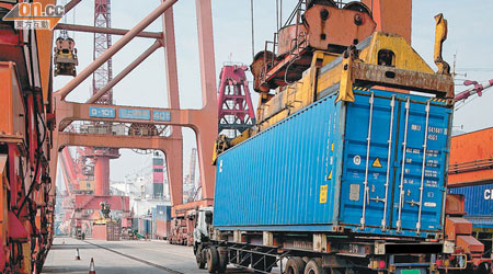 內地貿易異常情況早於今年一月開始出現，尤其以深圳口岸最嚴重。
