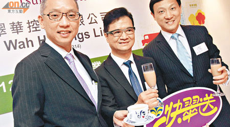翠華行政總裁駱國安（左）指，未有加價計劃。中為主席李遠康。（蔡綺琳攝）