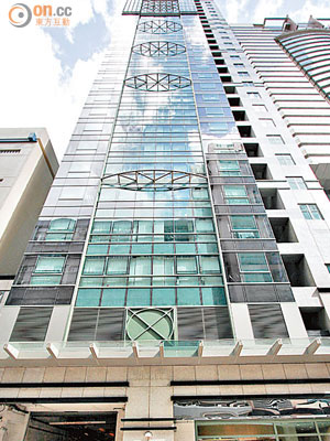 長沙灣西港都會中心獲批改裝酒店，提供約230間酒店房間。（梁鵬威攝）