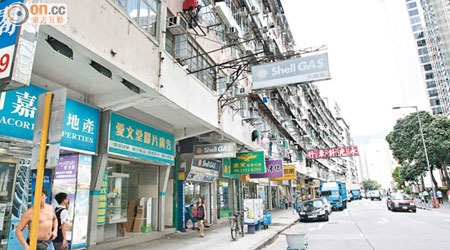 新蒲崗景福街與Mikiki商場只一街之隔，故地舖成投資者追捧目標。（陳章存攝）
