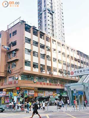 剛易手的屯門鄉事會路4至26號一籃子零售物業，原由鄉議局主席劉皇發家族持有。