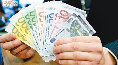 上周美匯跌穿79.5支持，外幣反應不一，其中歐元由1.36升至1.38水平。