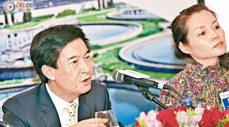 康達環保主席趙雋賢（左）表示，公司資金回收為35天，遠低於同業。（洪業銘攝）