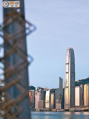 以現時香港的實力來說，出現金融風暴的可能性並不高。