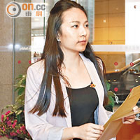 萬科置業（香港）代表昨入標競投大圍站項目。