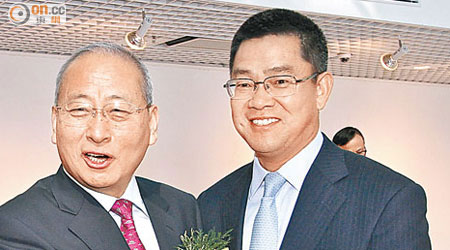 交行董事長牛錫明（左）表示，對滬港通有信心。（潘國禮攝）