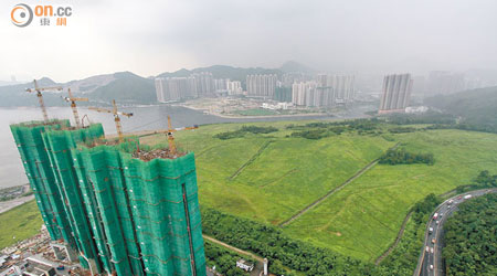 將軍澳日出康城第五期今日截標，項目補地價逾二十點六億元。