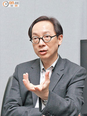 恒生馮孝忠稱，巨企或將北亞的財資業務由新加坡分拆至香港。