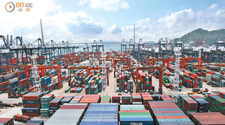 業界建議，珠三角與本港港口可組成聯盟，對抗鄰近國際港口的競爭。