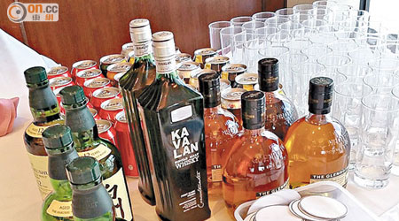 上商與安聯投資的VIP午餐會有多支威士忌供品嘗。