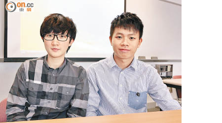 大學生Jaythen（左）及Adam（右）迷上程式交易。（朱晉呈攝）
