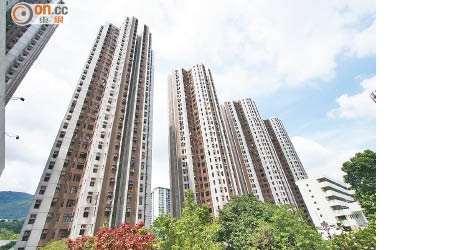 荃灣綠楊新邨上半年調整實用呎價升10.8%。