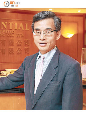 信誠證券副總裁  何智威