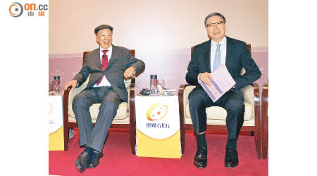 銀娛主席呂志和（左）表示，澳門賭收已見底，旁為副主席呂耀東。