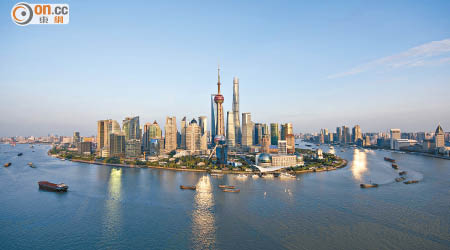上海人口愈來愈密集，市區樓價高昂，城市逐步向外圍擴展。