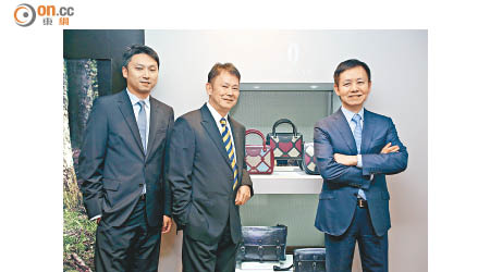 時代集團楊健（左）指出，公司目標於傳統旅遊區開店。（黃仲民攝）