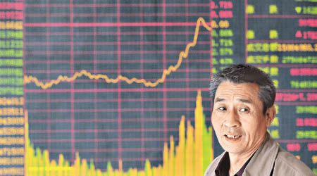 滬深股市昨日尾段抽高，重現千股漲停盛況。（中新社圖片）